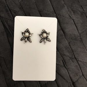 Earrings with pearls